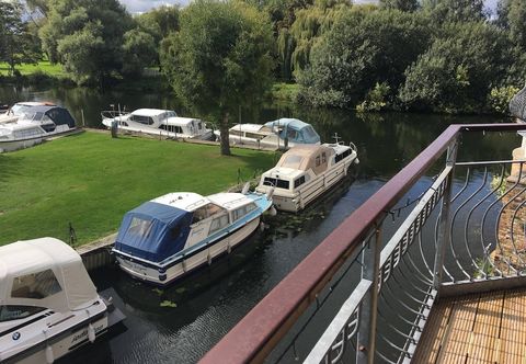 Others Waterfront House In The Heart Of St Neots