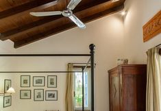 Lain-lain 3 Dine on the Generous Veranda at a Rustic Stone Getaway