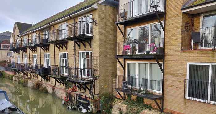 Lainnya Waterfront Apartment In The Heart Of St Neots