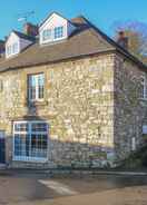 Primary image Lovely 4 bed House Sleeping 8 Near Ashbourne