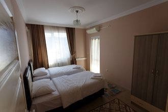 Others 4 Venesia Apart