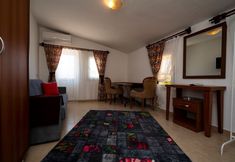 Lain-lain 6 Esquire Hotels & Lounges