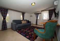 Lain-lain 4 Esquire Hotels & Lounges