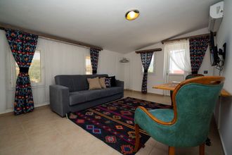 Lain-lain 4 Esquire Hotels & Lounges