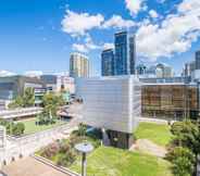 Lainnya 4 2bed Apartment! Modern Home for 4 at Chatswood