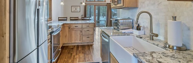 Others 12 Central 2 Bedroom Home by Redawning