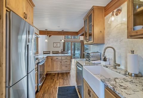 Others 12 Central 2 Bedroom Home by Redawning