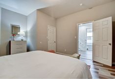 Others 3 Spacious 6BR/3BA House w/ Parking! Sleeps 20!