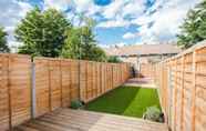 Others 4 Stylish & Modern 3 Bed Flat in NW London With Garden