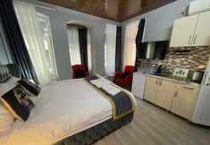 Khác 5 Taksim Red Suite