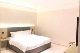 JI Hotel (Shanghai Lujiazui Area Pudong Avenue), USD 141.72