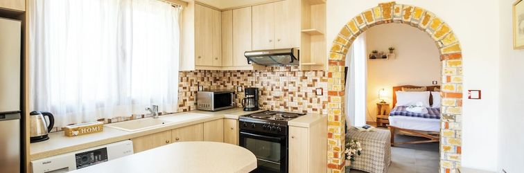 Lain-lain Olive Studios