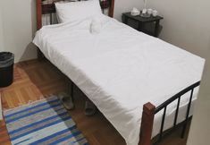 Others 4 Flip Flops Hostel