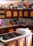 Private kitchen Casa Villa Guest House Carletonville - Suite 5