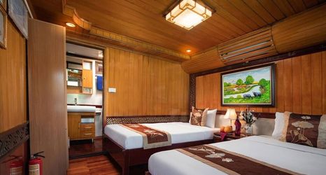 อื่นๆ 2 Halong Bay Cruise For Backpackers