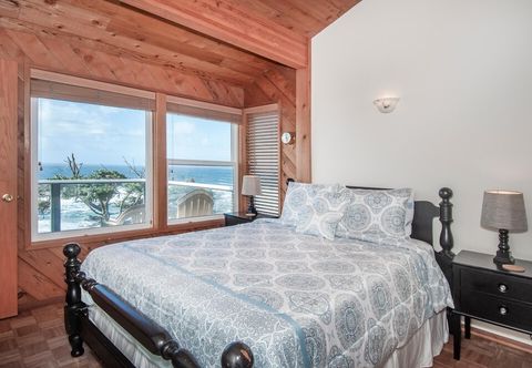 其他 Above The Beach