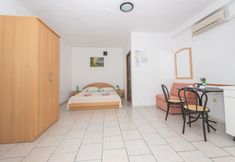 Others 7 Lovely Holiday Home in Okrug Gornji near Sea