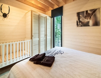 Lain-lain 2 Idyllic Chalet in Biron with 2 Hot Tubs & Sauna