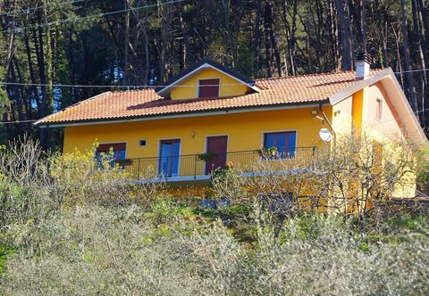 Khác Holiday Home in Pescia With Swimming Pool