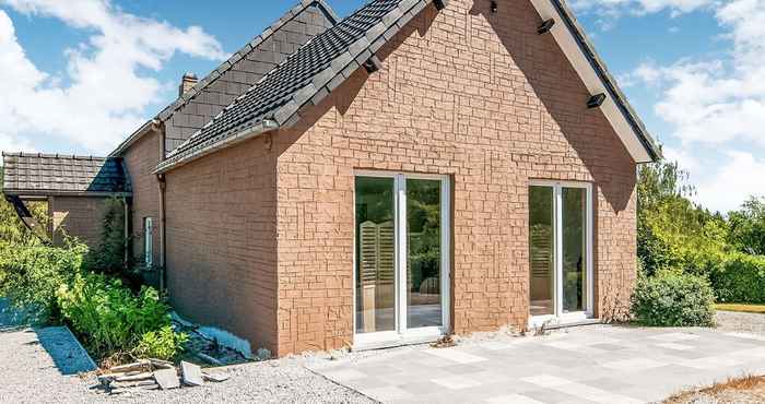 Lainnya Enticing Holiday Home in Treignes near Forest