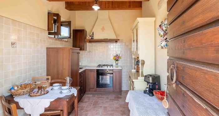 Others Gorgeous Apartment With Pool Near Sibillini Mountains
