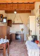 Private kitchen Gorgeous Apartment With Pool Near Sibillini Mountains