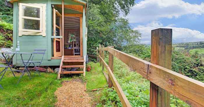 Others Hill-view Holiday Home in Taunton With Garden and Balcony