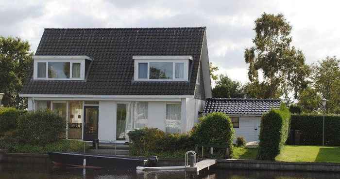 Khác Detached House on the Water With Jetty in Langweer