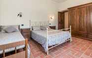 Others 7 Spacious Villa in Tavoleto With Swimming Pool