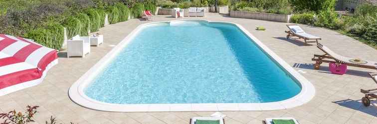 อื่นๆ Plush Holiday Home in Belforte All'isauro With Swimming Pool
