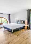 Room Plush Villa in La Roche-en-ardenne With Swimming Pool