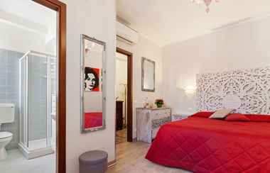 Others 2 Inviting Villa in the Heart of Venice With Whirlpool