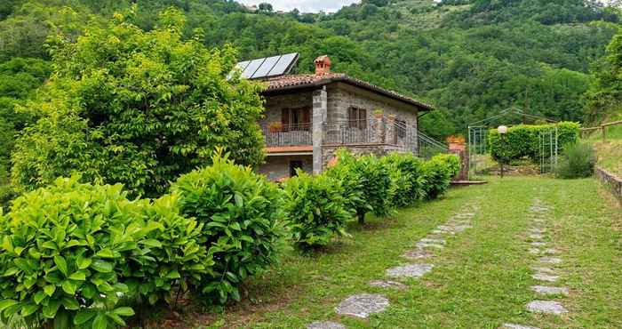 Lainnya Sun-kissed Farmhouse in Fosciandora With Swimming Pool