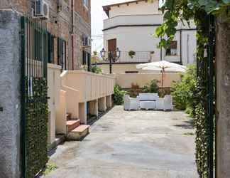 Lainnya 2 Traditional Holiday Home in Nicotera Marina With Garden