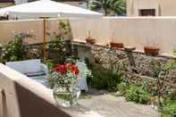 Lainnya Traditional Holiday Home in Nicotera Marina With Garden