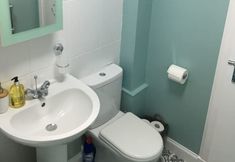 Others 5 Lovely 2- Bed Apartment in Hawick