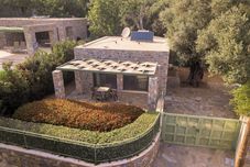 อื่นๆ Ouzo Stone Studio