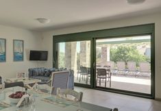 อื่นๆ 4 Ouzo Stone Studio