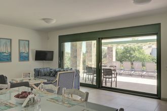 อื่นๆ 4 Ouzo Stone Studio