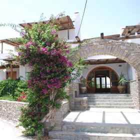 Ảnh chính 1 Siroco's Rooms & Studios, Psaraliki Beach Hotels