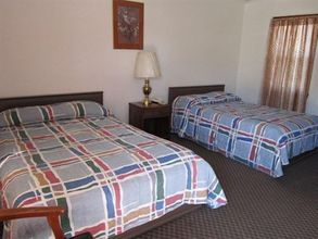 其他 4 Cadet Motel