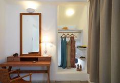 Others 3 Black Rose Suites