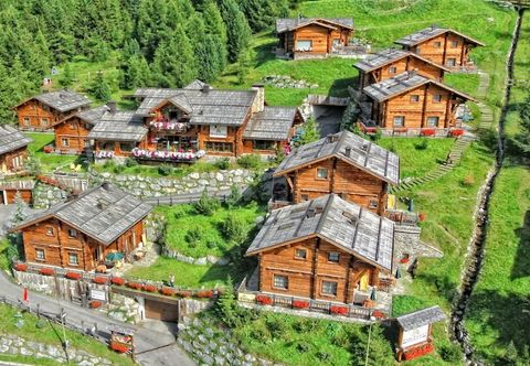 Others Park Chalet Village