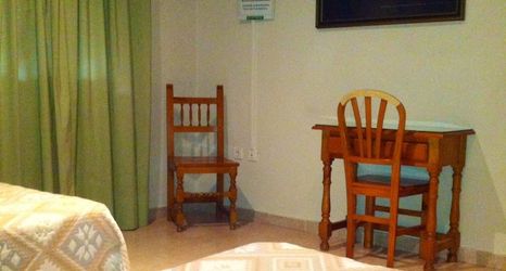 Lain-lain 2 Hostal León