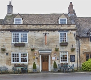 Others 3 The Angel at Burford