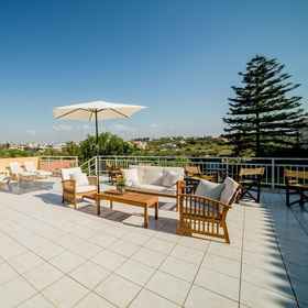 Primary image 1 โรงแรมร็อกซานิ, โรงแรม & ที่พัก Manos Hatzidakis Theatre