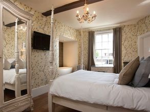 Others 4 No.64 at the Joiners