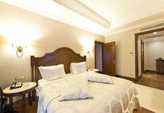 อื่นๆ 6 Elite World Van