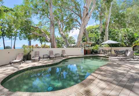 Others On Palm Cove Beachfront Apartments