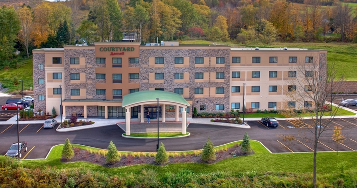 Others Courtyard Oneonta